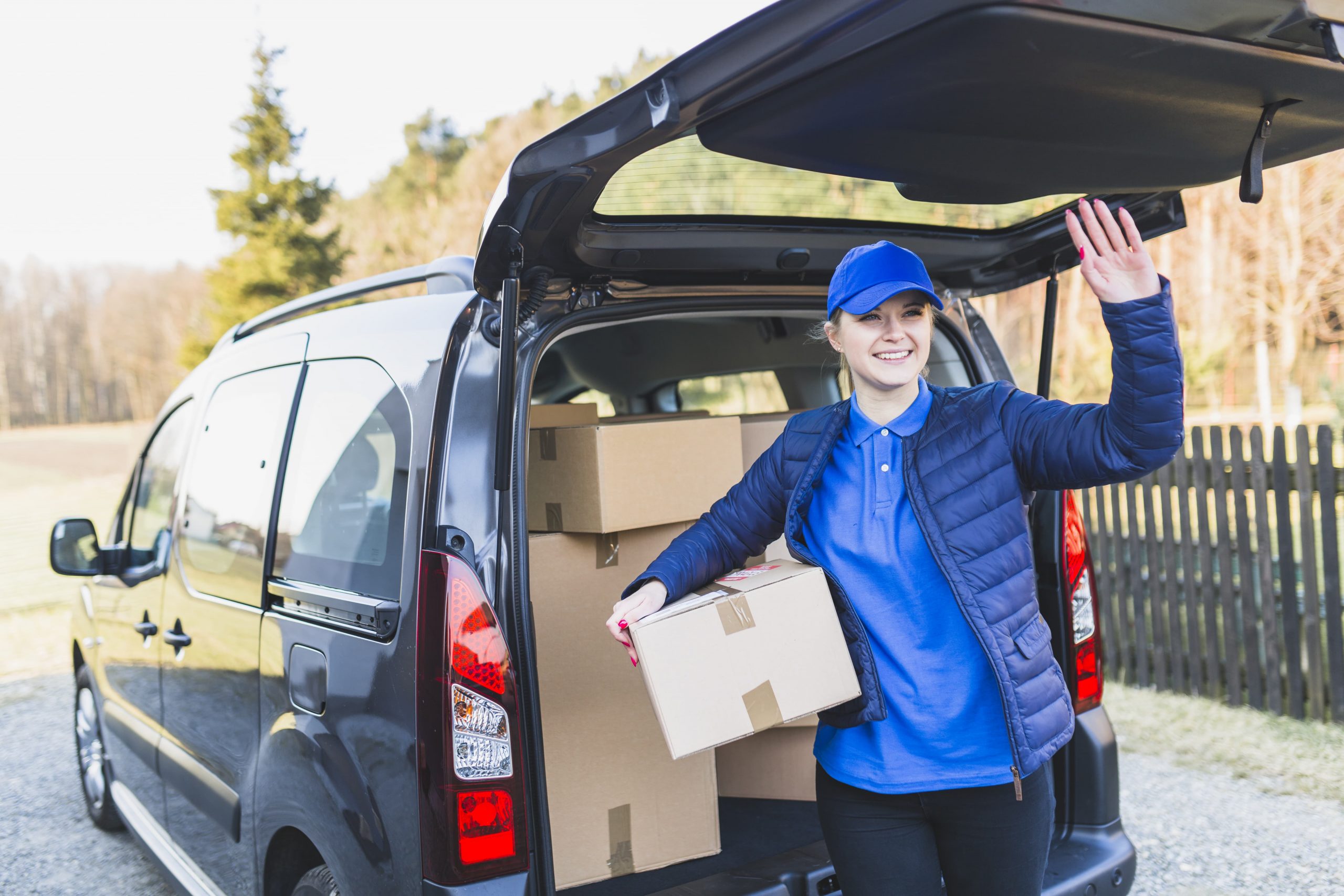 Photo - Conducteur livreur sur véhicule utilitaire léger