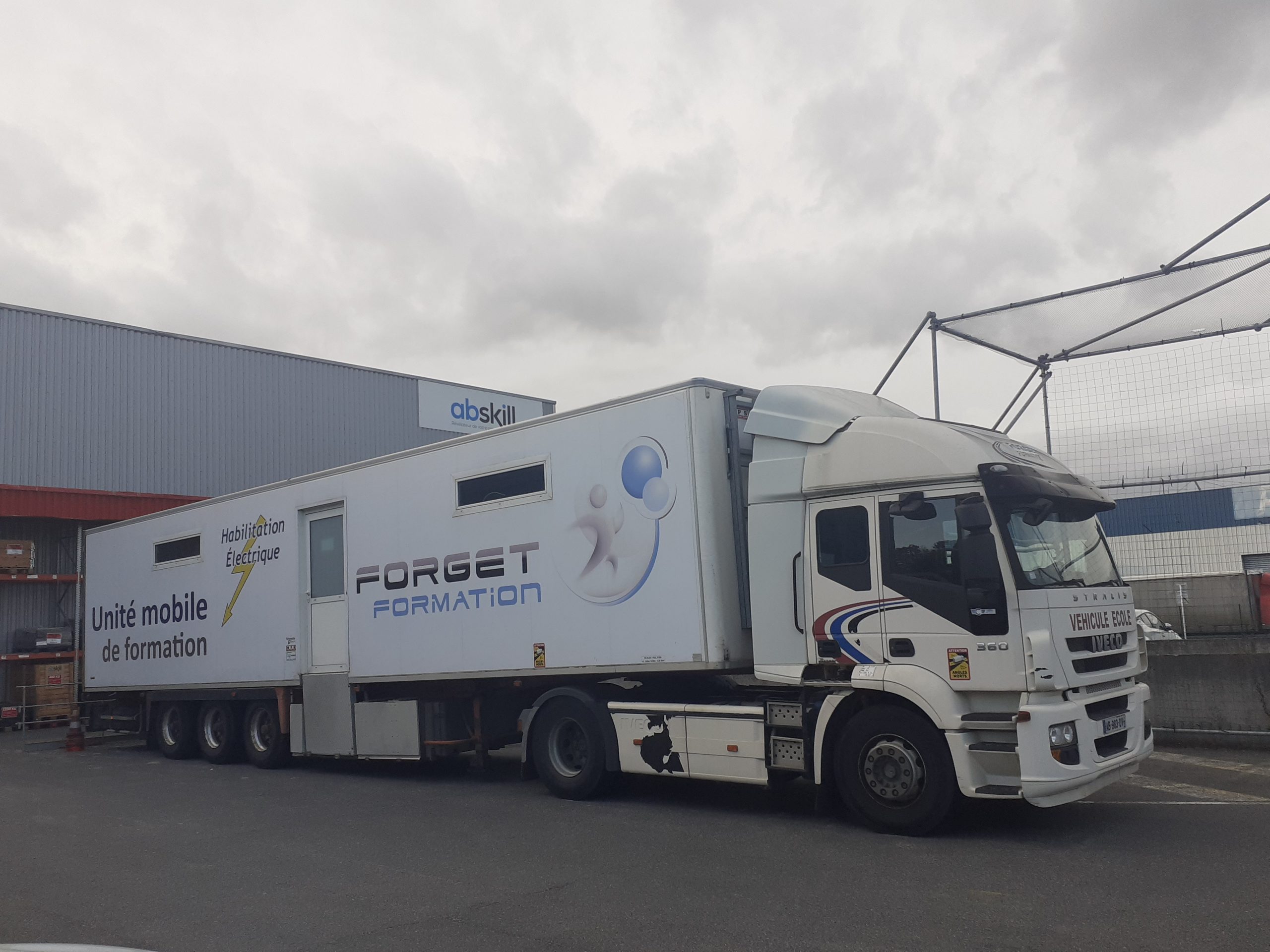 Unité mobile pour habilitations électriques ABSKILL Paris
