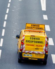 Véhicule de protection des convois exceptionnels